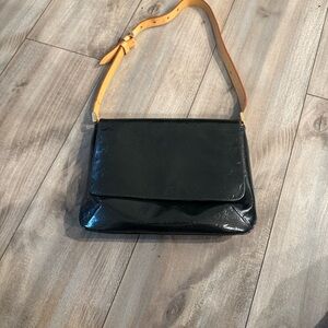 LV  Monogram Vernis Thompson street bag!
GOOD CONDITION